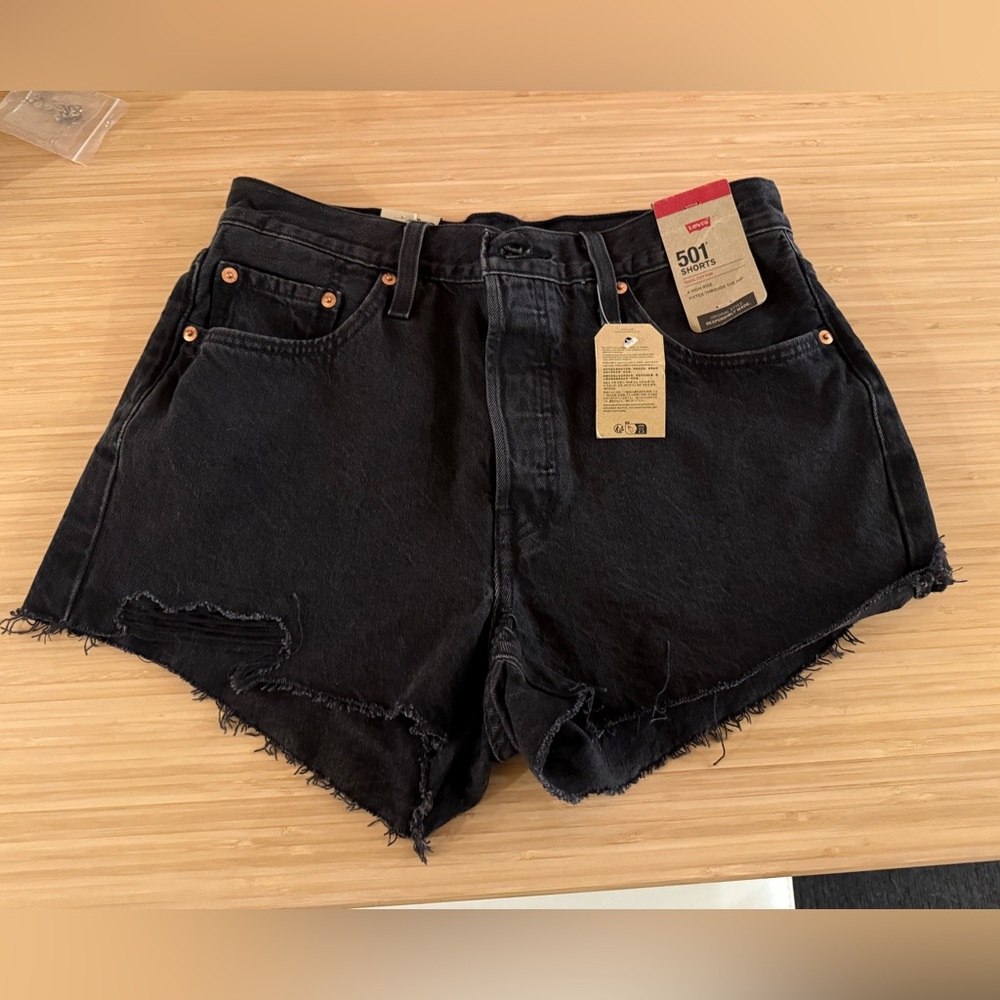 New with tags.  Black Levi’s 501 Jean shorts.  Size 29.